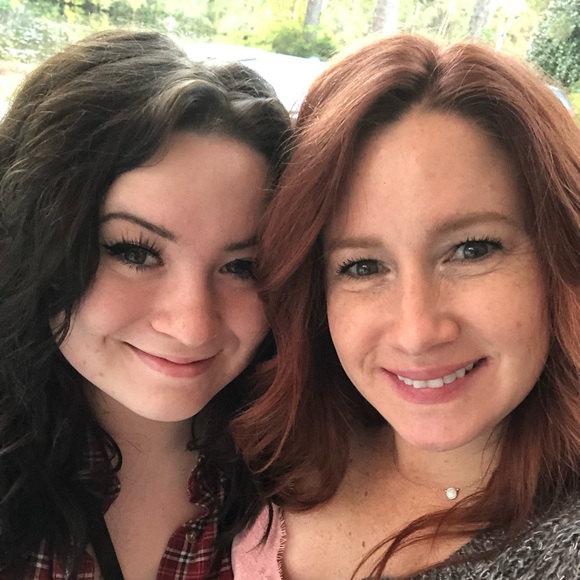 Meet your Posher, Amber - Picture 2 of 2